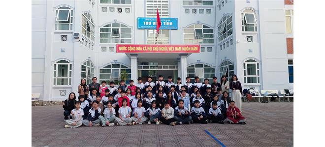Chiều ngày 24/01/2026, 50 học sinh lớp 7A2 trường THCS Đoàn Kết đã tham gia hoạt động giao lưu, học hỏi, trải nghiệm đầy thú vị tại Thư viện tỉnh.