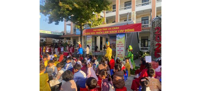 Thực hiện Kế hoạch hoạt động năm 2026, ngày 06 tháng 02 năm 2026, Thư viện tỉnh Lai Châu thực hiện trưng bày, triển lãm, phục vụ lưu động tại Trường Tiểu học Quyết Tiến với các hoạt động trải nghiệm “Hội chợ Xuân Bính Ngọ” năm 2026.