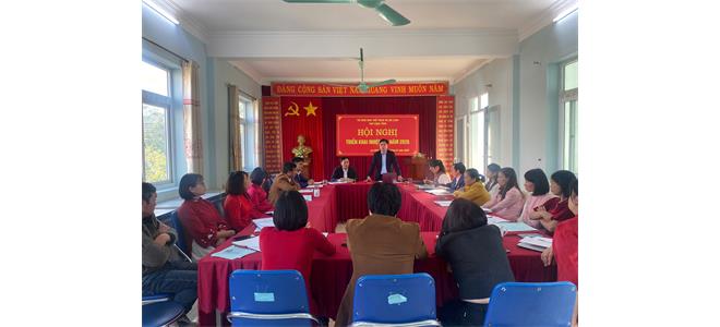 Chiều 30/01, Thư viện tỉnh tổ chức Hội nghị triển khai nhiệm vụ năm 2026. Dự và chỉ đạo Hội nghị có đồng chí Trần Quang Kháng, Phó Bí thư Đảng ủy, Phó Giám đốc Sở Văn hóa, Thể thao và Du lịch; đồng chí Đỗ Thị Tuyên, Trưởng Phòng Thông tin, Báo chí và Xuất bản; Ban lãnh đạo và toàn thể viên chức, lao động của Thư viện tỉnh.